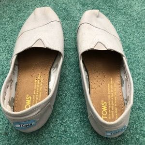 Light Grey Toms